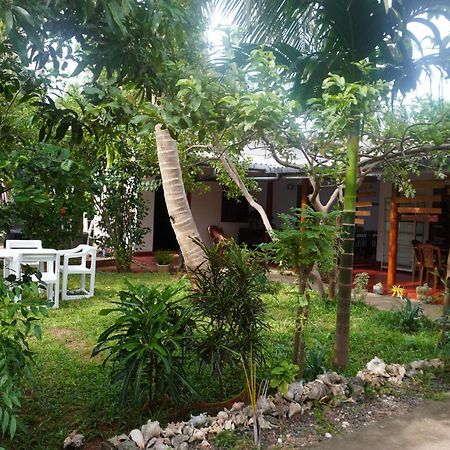 Vibushan Guest House نيلافيلي المظهر الخارجي الصورة